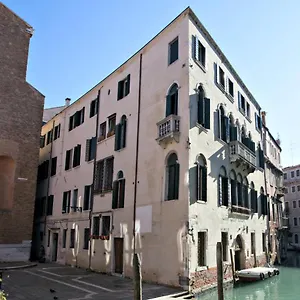 Ca' Foscolo Apart Otel Venedik
